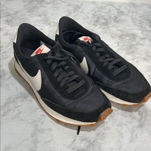 NIKE Daybreak Women’s Sneakers Gum Sole Sz 8